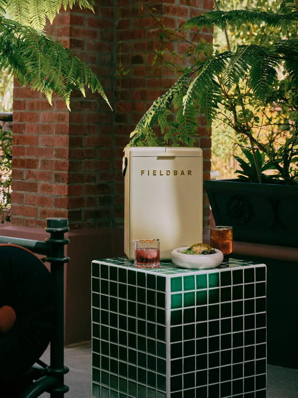 Field Bar Cooler: Safari White